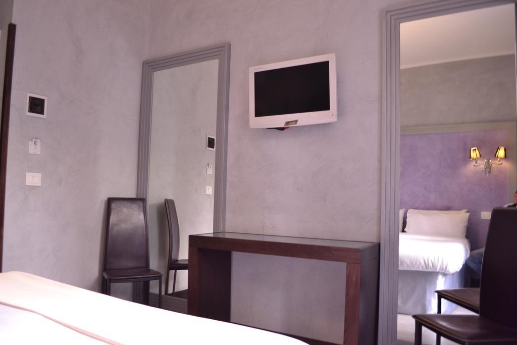 Tiburtina House Hotel โรม ภายนอก รูปภาพ