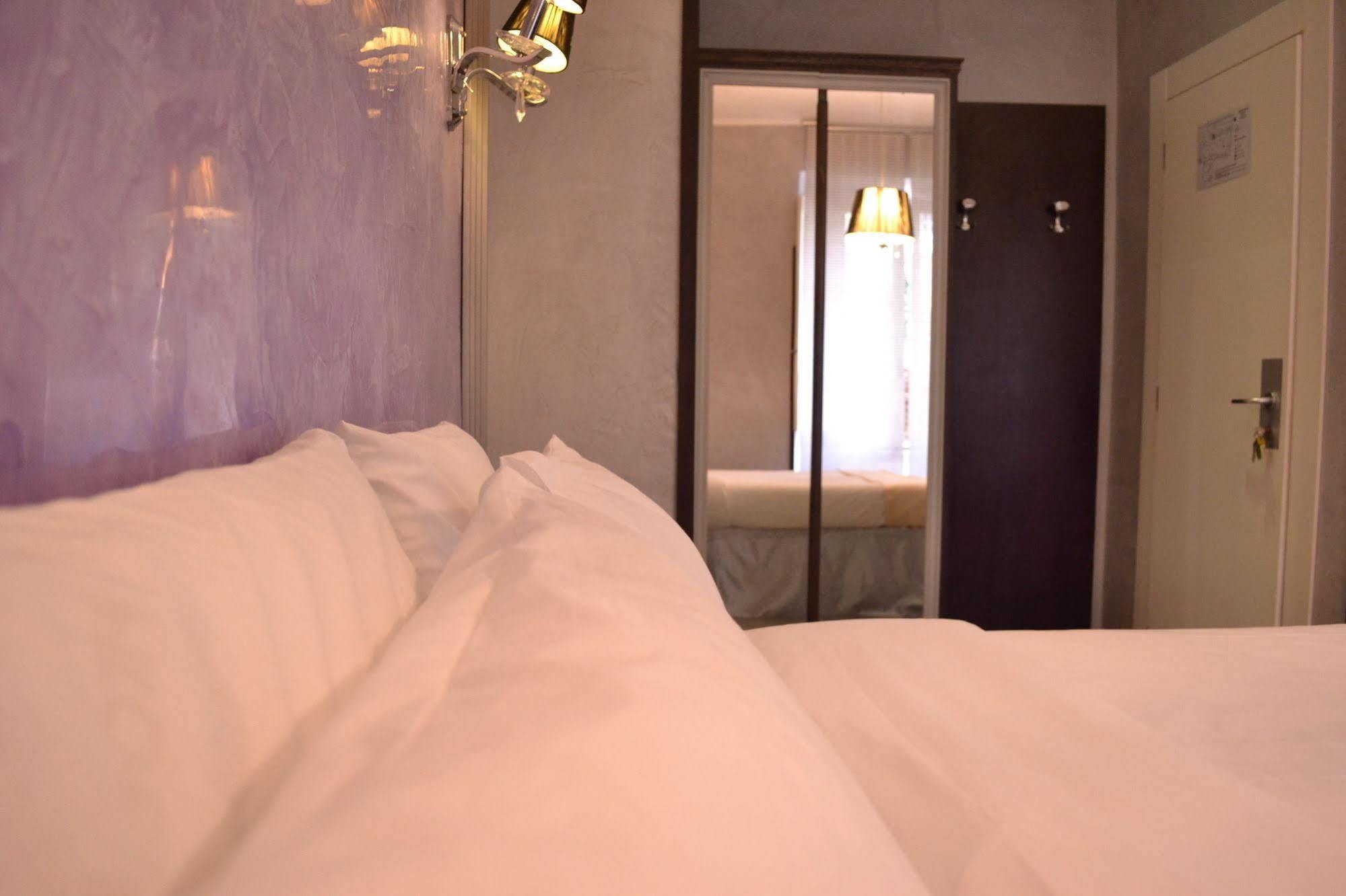 Tiburtina House Hotel โรม ภายนอก รูปภาพ