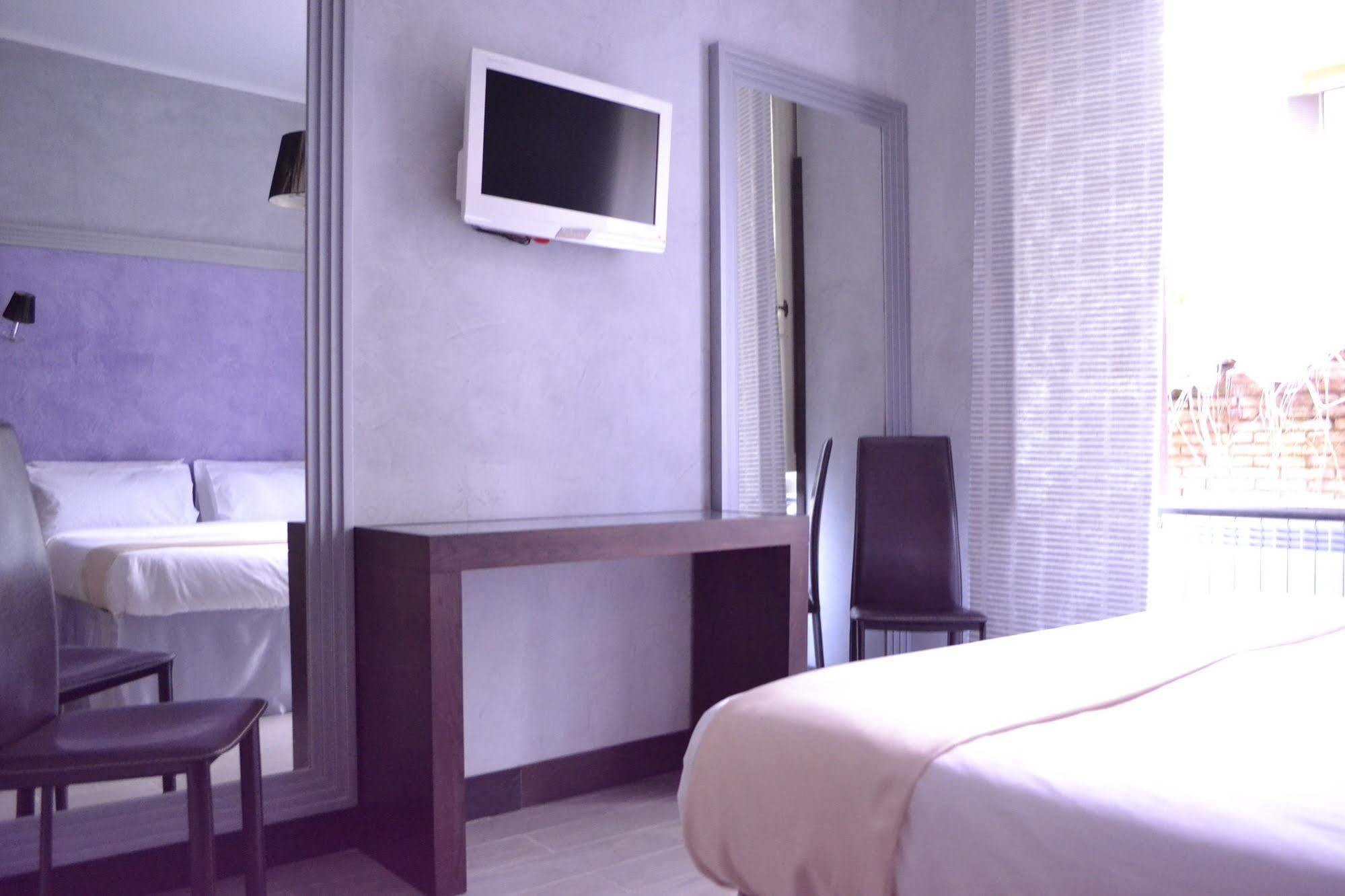 Tiburtina House Hotel โรม ภายนอก รูปภาพ