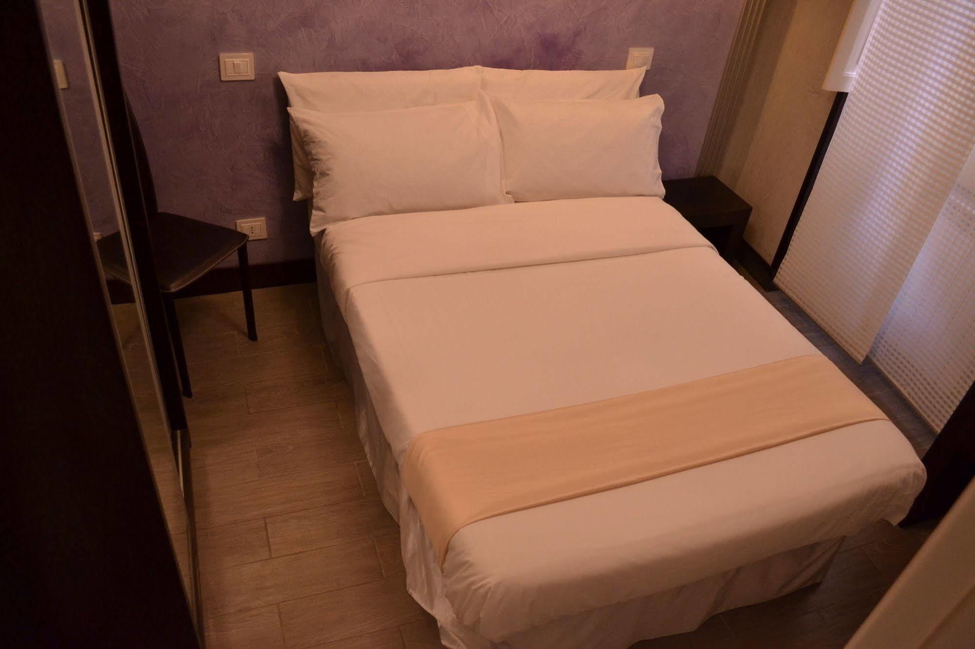 Tiburtina House Hotel โรม ภายนอก รูปภาพ