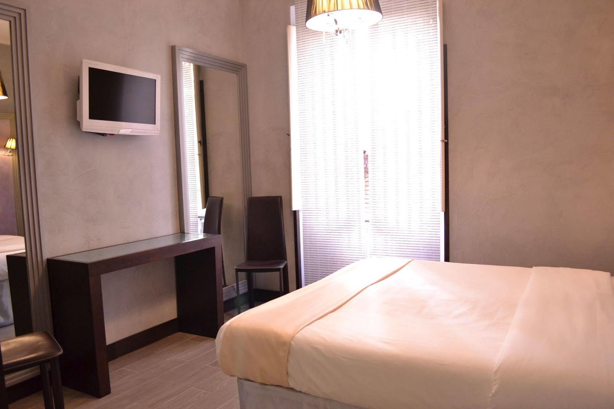 Tiburtina House Hotel โรม ภายนอก รูปภาพ