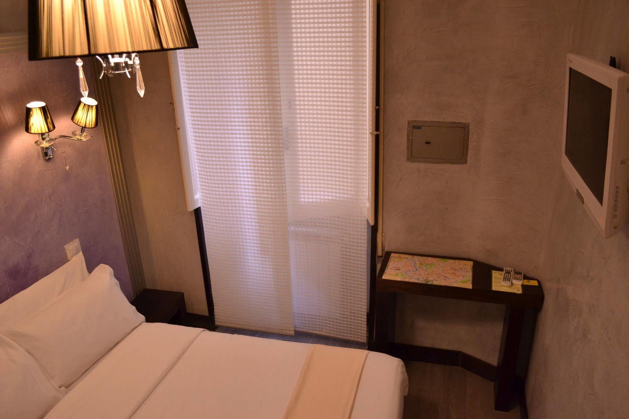 Tiburtina House Hotel โรม ภายนอก รูปภาพ